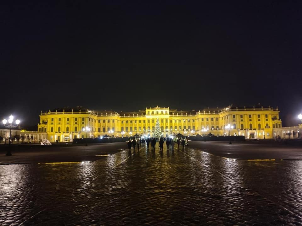 Central Mariahilfer Apartment 5 Min To The Schoenbrunn Palace And City Shopping Center Wien Exteriör bild