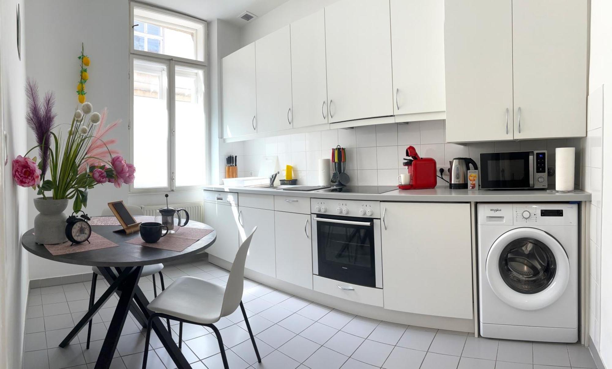 Central Mariahilfer Apartment 5 Min To The Schoenbrunn Palace And City Shopping Center Wien Exteriör bild