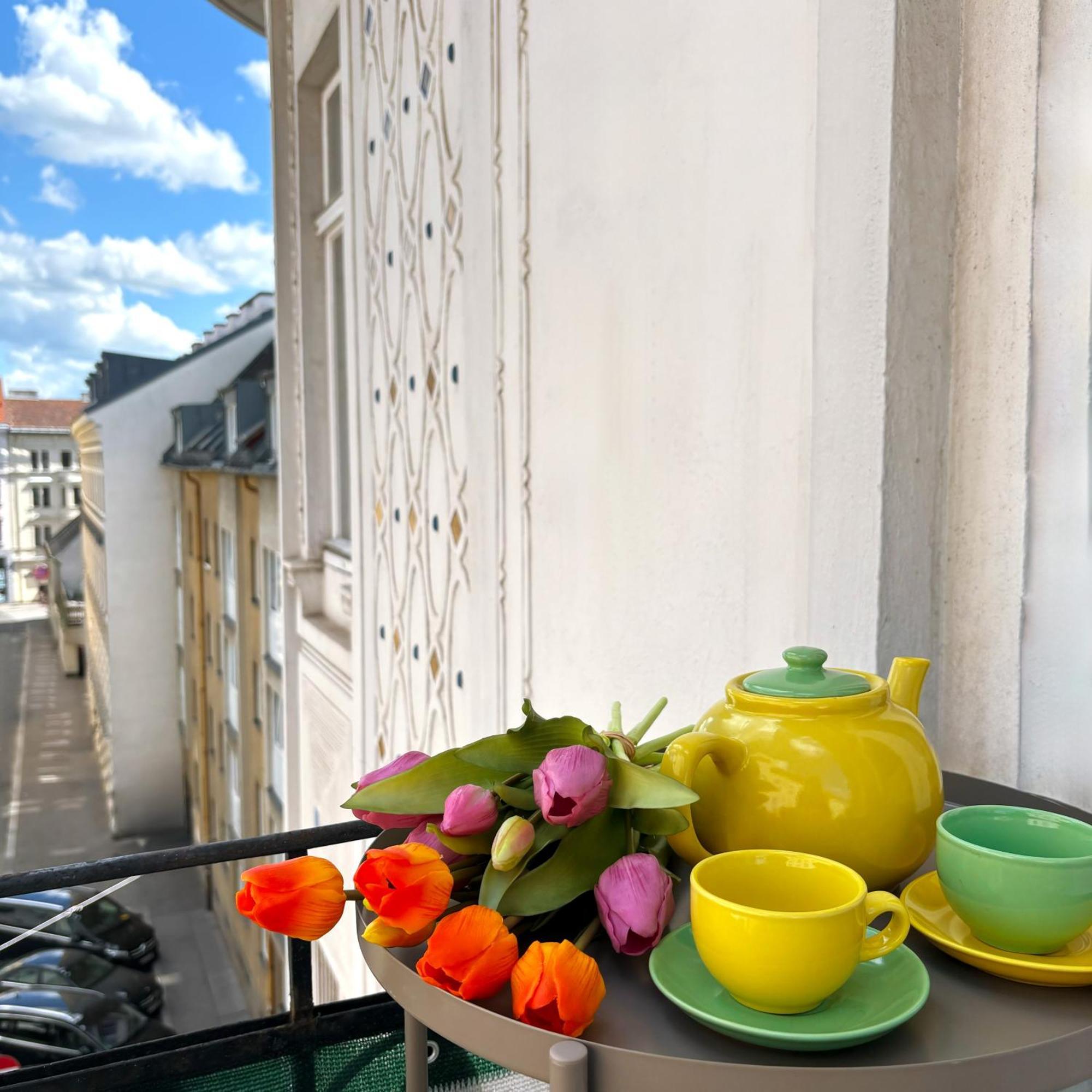 Central Mariahilfer Apartment 5 Min To The Schoenbrunn Palace And City Shopping Center Wien Exteriör bild